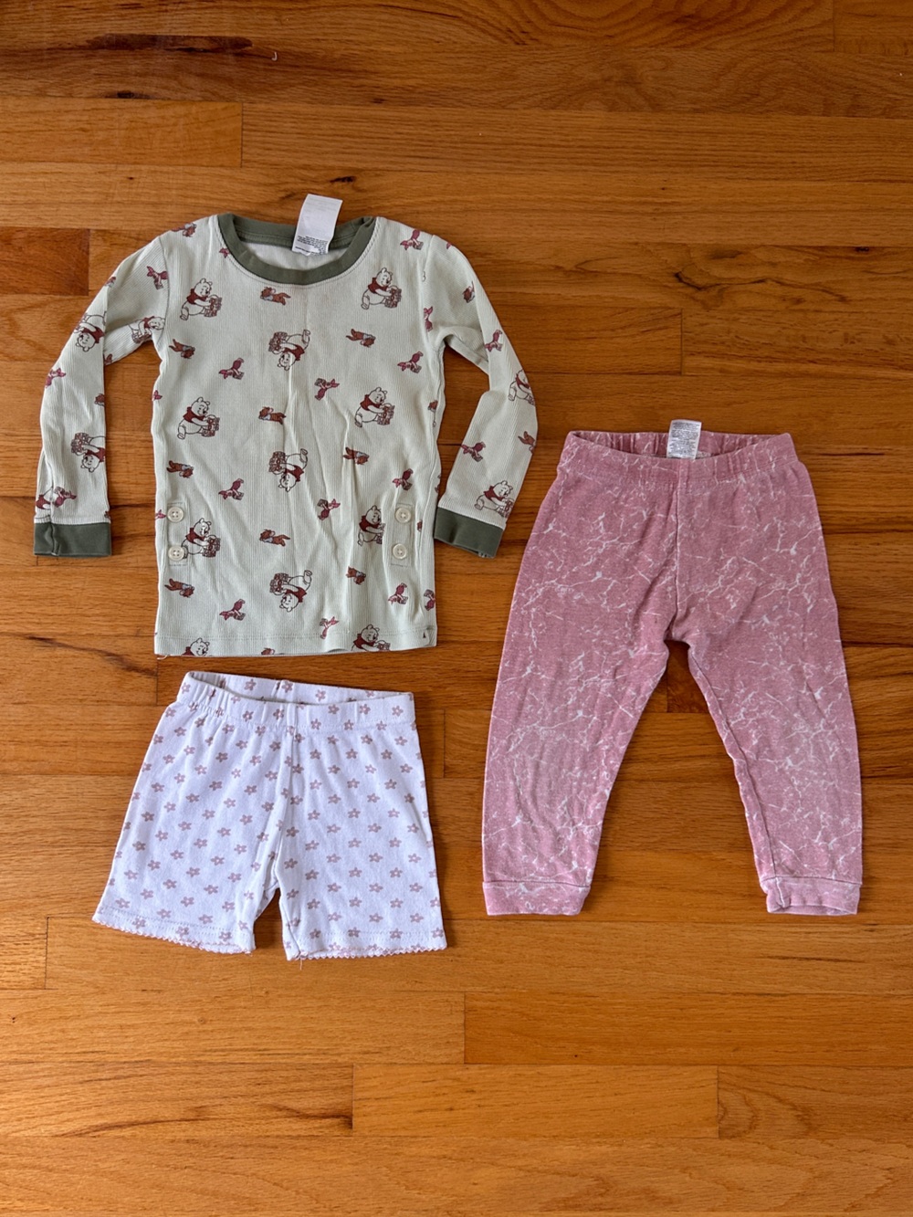 Uniqlo Kids 3-Piece Pajama Set in Sage Green, Dusty Pink & White
